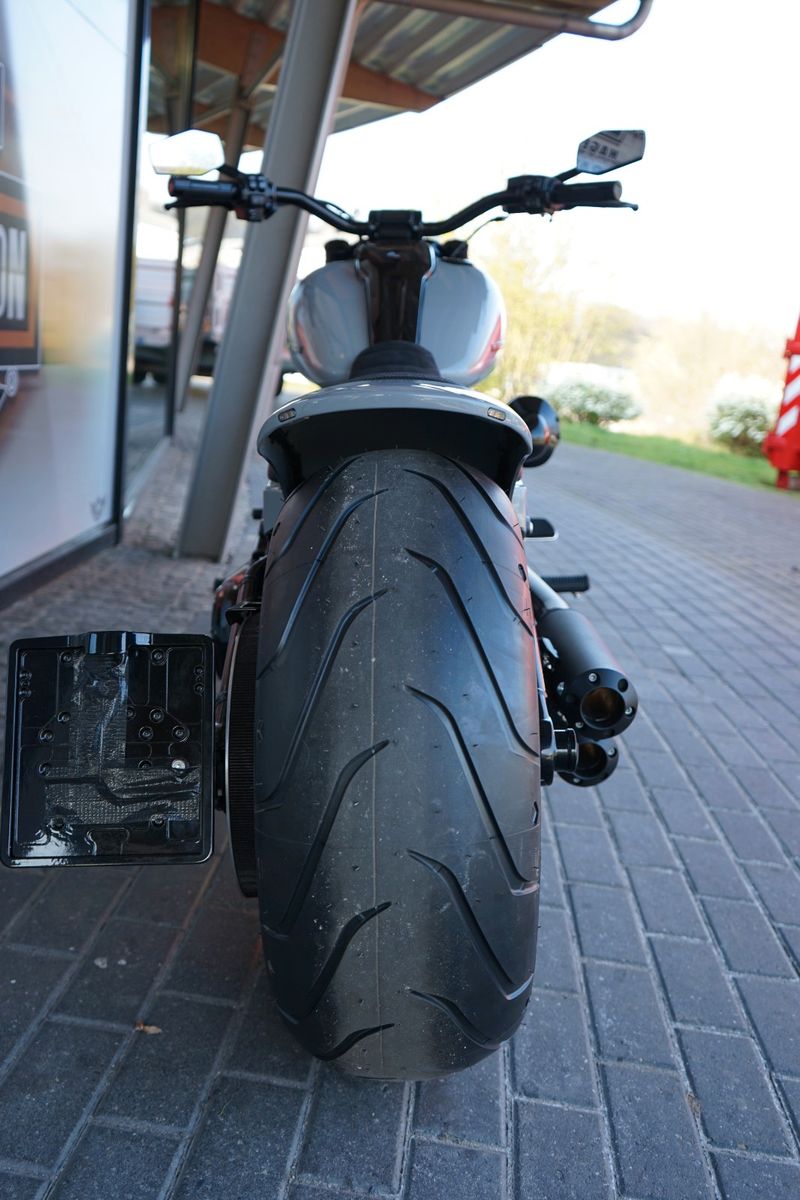 Fahrzeugabbildung Harley-Davidson Softail Breakout 117cui MY 2024 CUSTOMBIKE