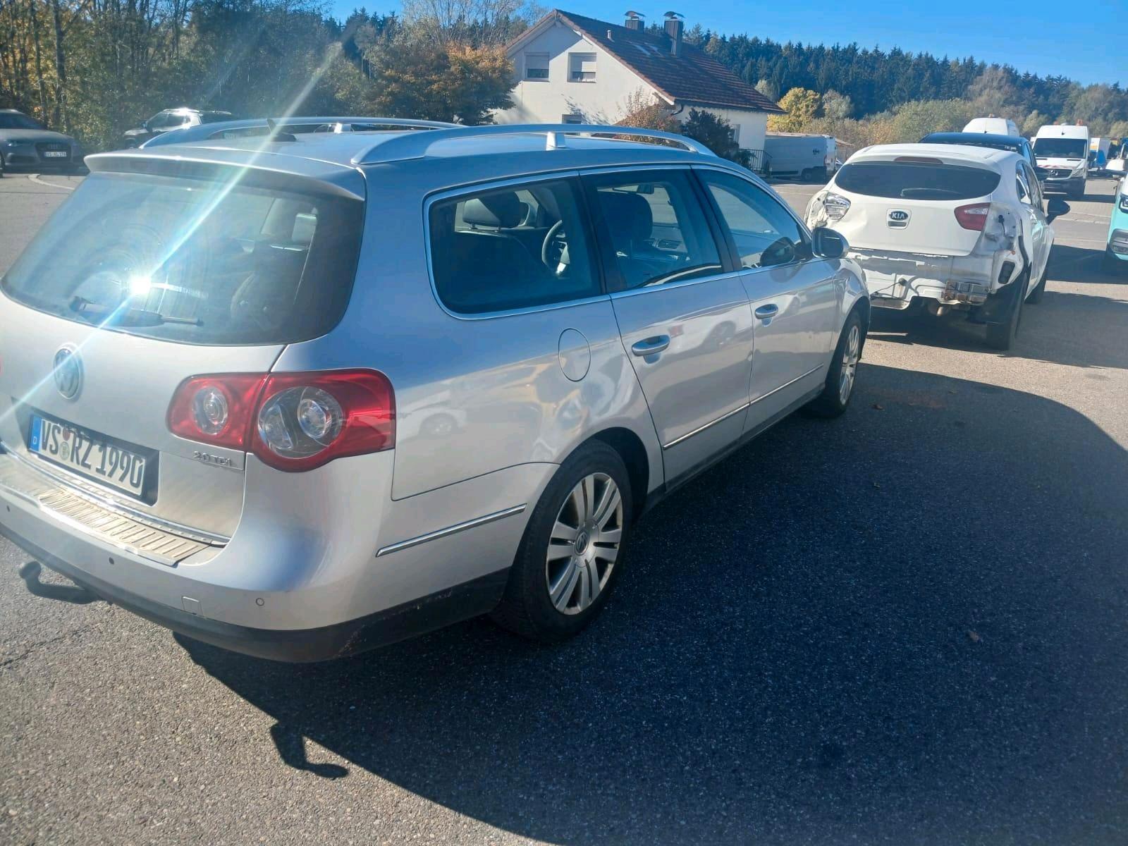 Volkswagen Passat 2005 — rear view