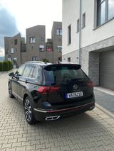 Volkswagen Tiguan 2.0 TDI DSG R-Line /Großes Navi/ 20Zoll - : Geländewagen, Grosse