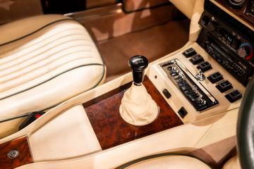 1987 Aston Martin V8 VANTAGE — миниатюра 16