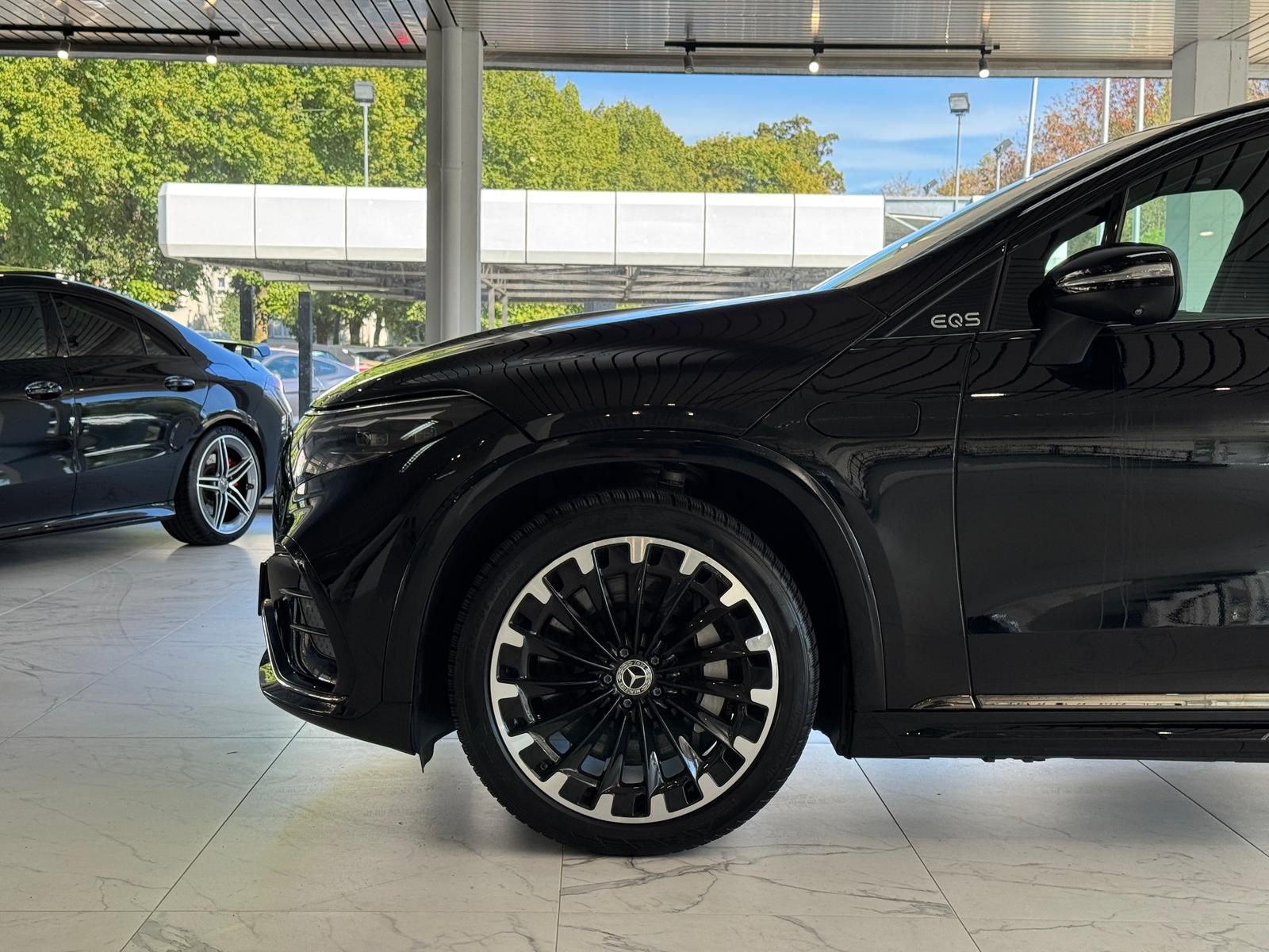 Mercedes-Benz EQS SUV 450 4MATIC 3x AMG PANO DIST AHK BURM 22Z foto 4