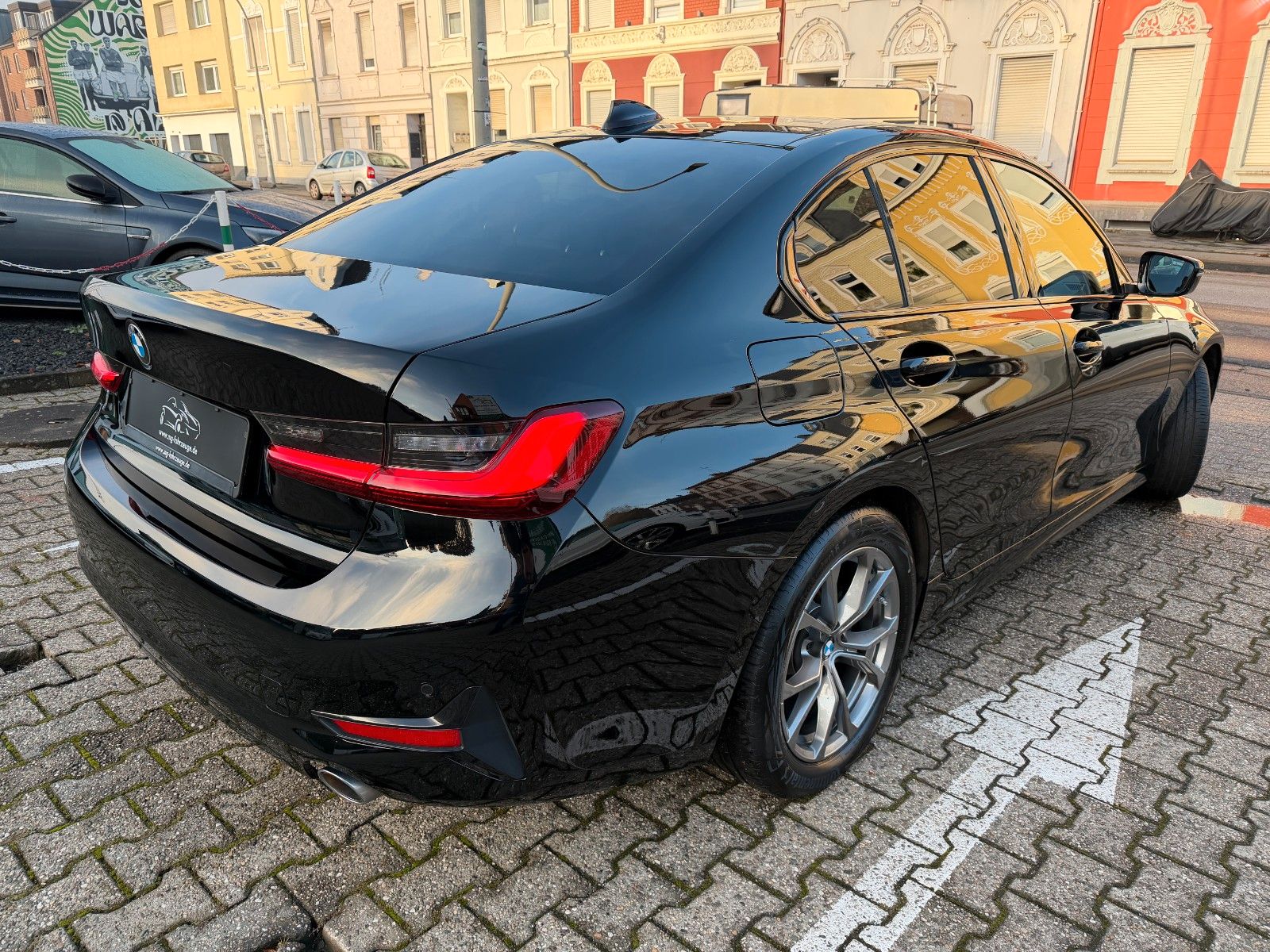 Fahrzeugabbildung BMW 318 d Sport Line NAVI STANDH LEDER LENKRADHEIZ.