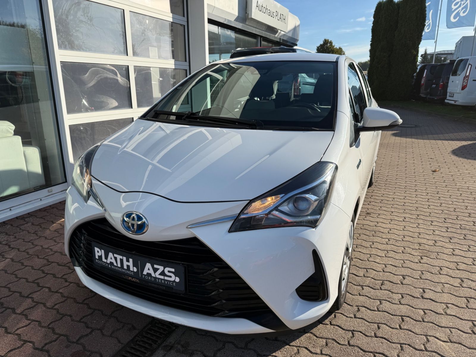 Toyota Yaris Hybrid 5 türig Automatik imagem 2