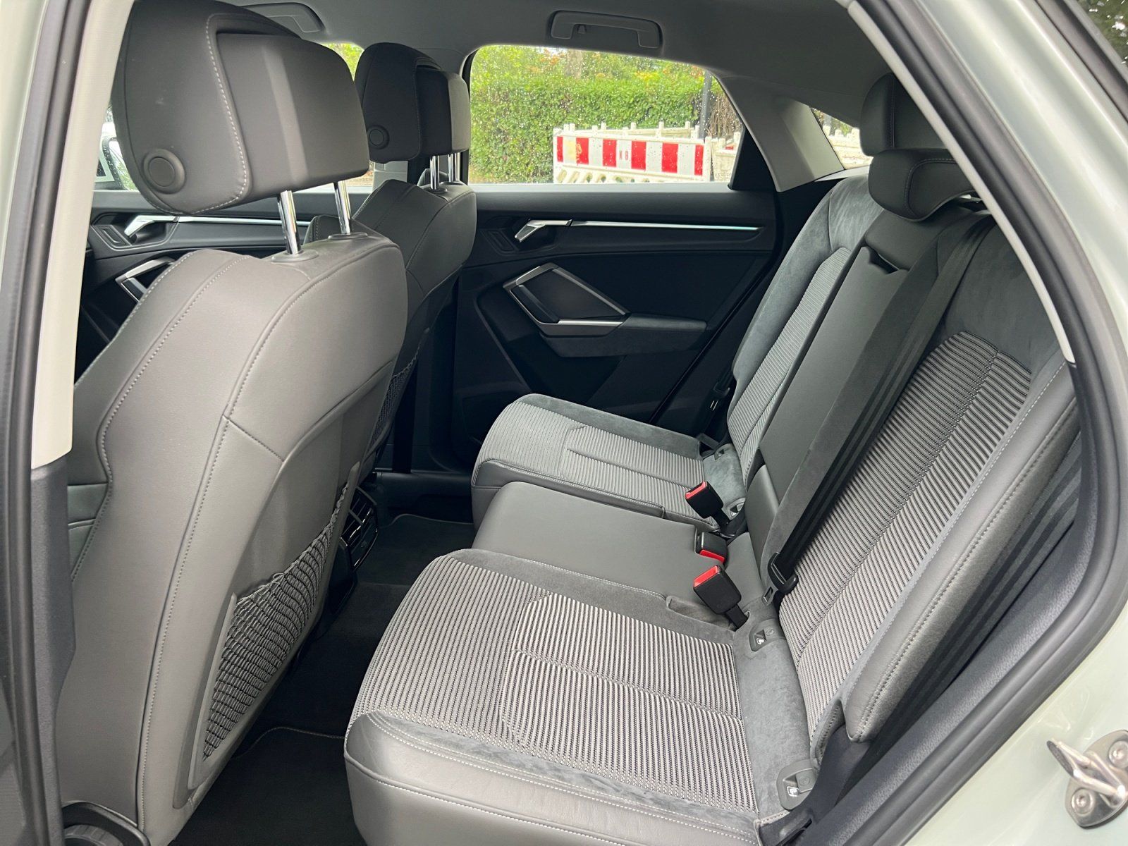 Fahrzeugabbildung Audi Q3 40 TFSI Sportbach Qua. +Komfortzugang+Allrad