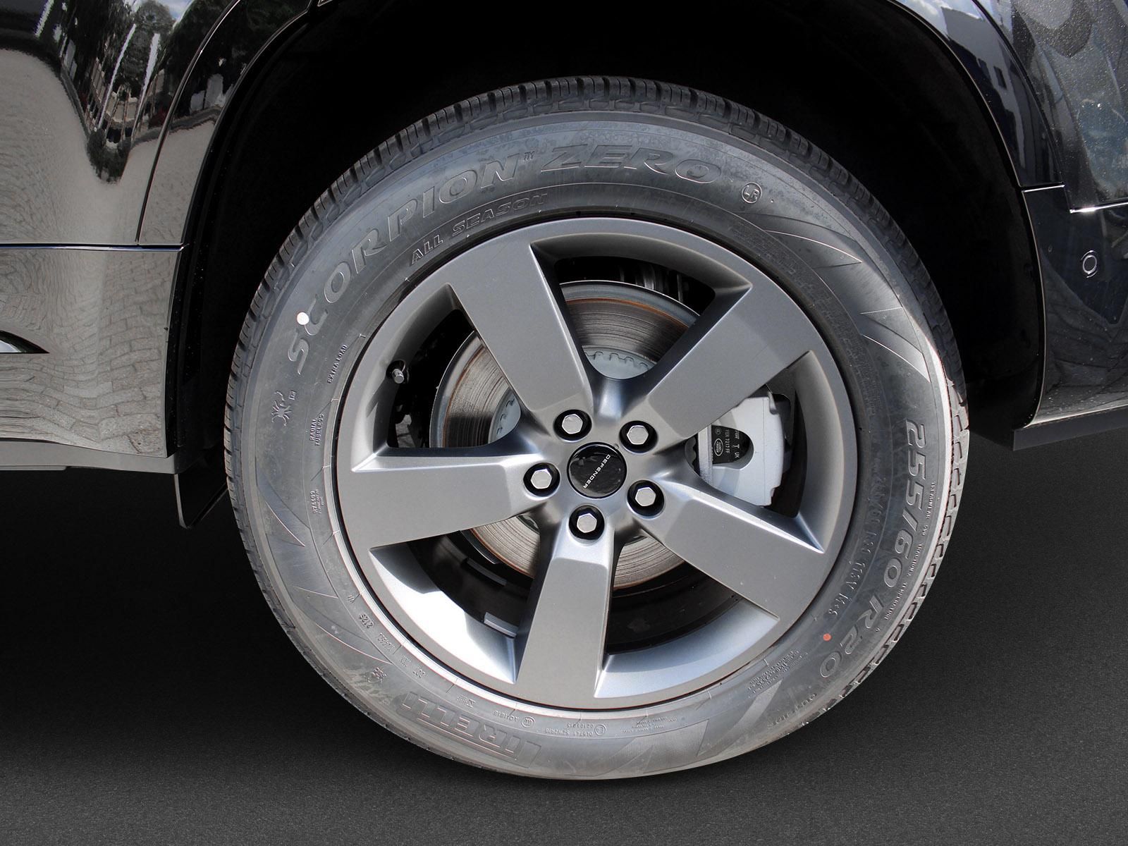 Fahrzeugabbildung Land Rover Land Rover Defender 130 D350 X-Dynamic SE