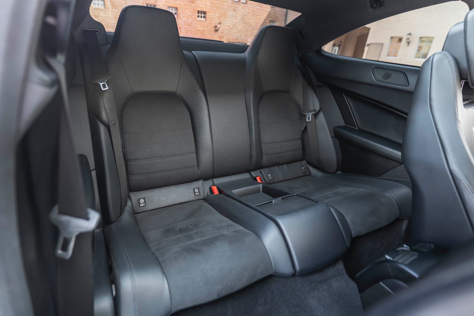 Fahrzeugabbildung Mercedes-Benz C 63 AMG Coupé Bixenon Kam Nav Pano Harman