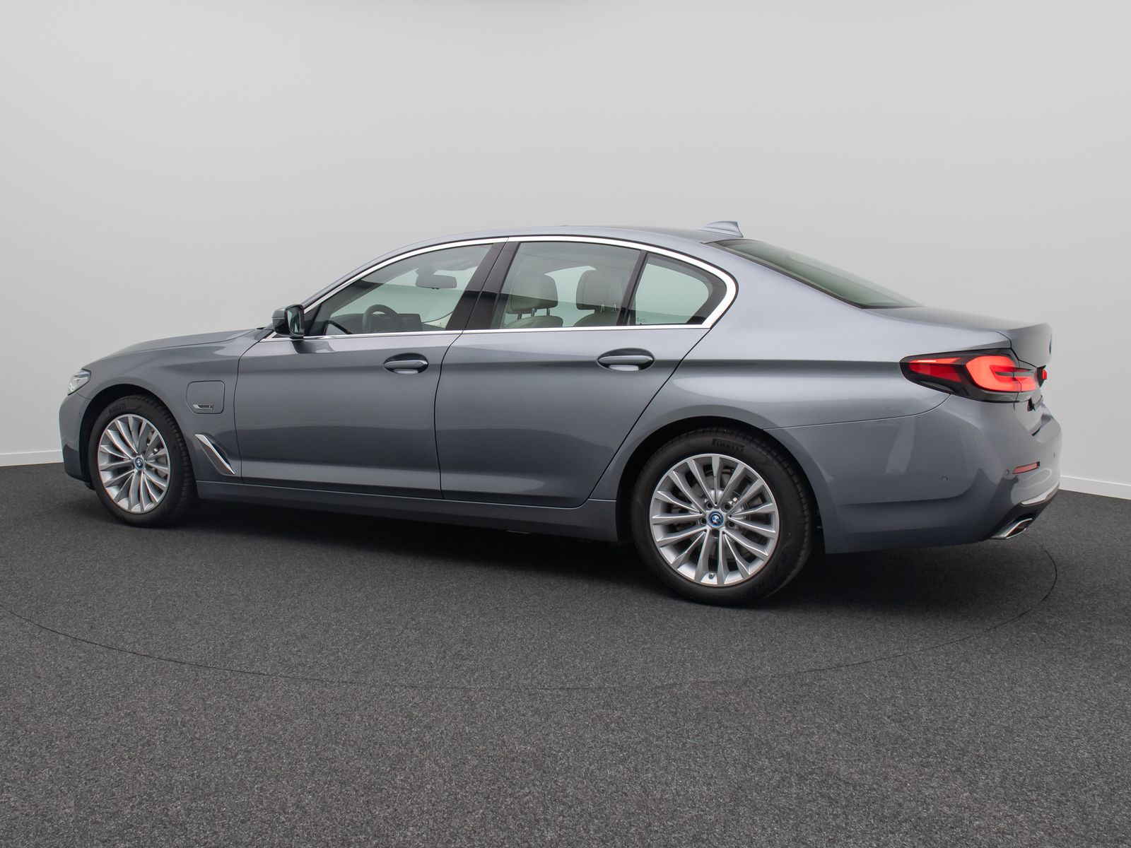 Fahrzeugabbildung BMW 530e Luxury Line 360°Glasdach Laser HUD DAB HiFi