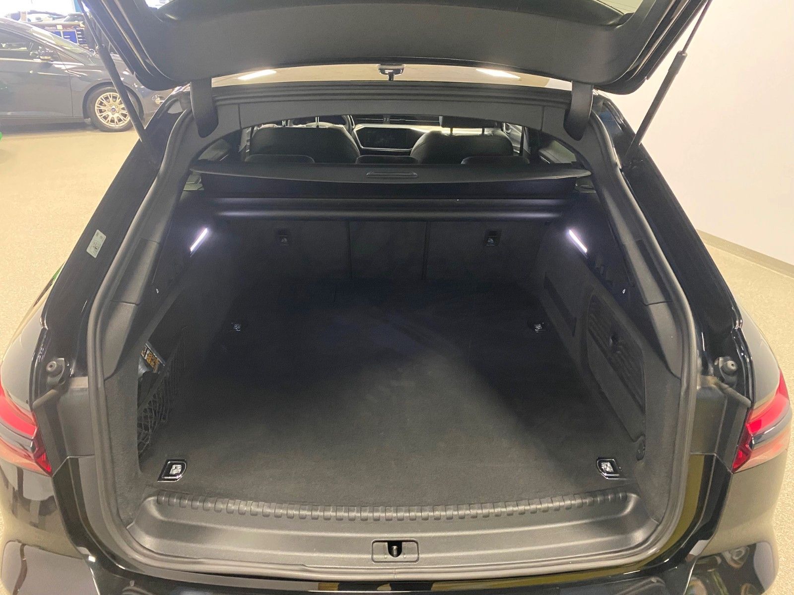 Fahrzeugabbildung Audi A6 55 TFSI e S tronic quattro sport Avant+S-Line