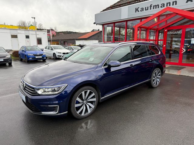 Volkswagen Passat Variant GTE*LED*TEILLEDER*NAVI*ACC*AHK*