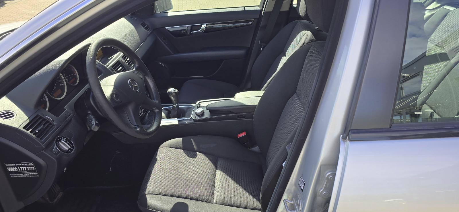 Mercedes-Benz C200 2009 — photo 15