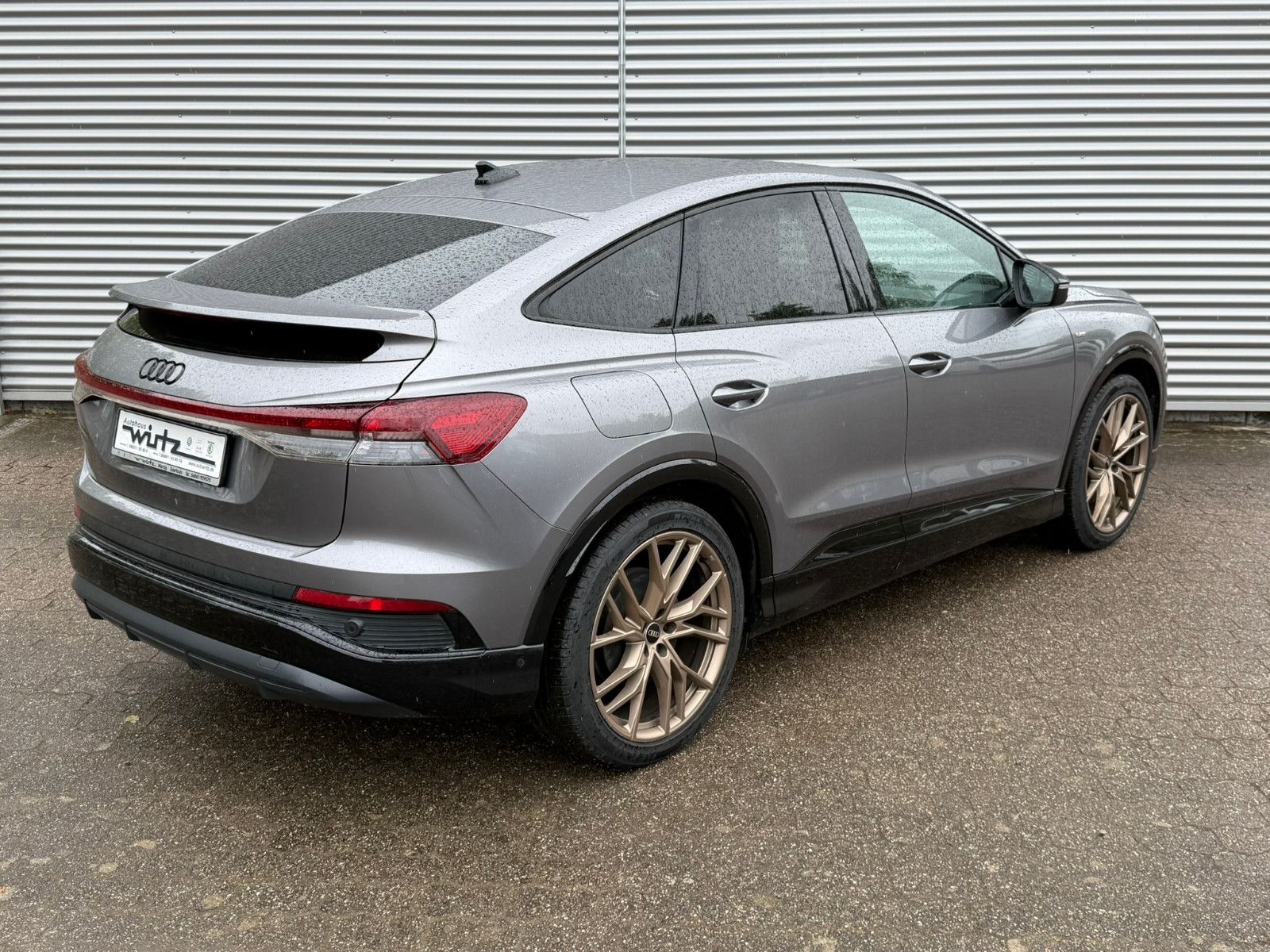 Fahrzeugabbildung Audi Q4 e-tron Sportback 50 Edition One quattro 220KW