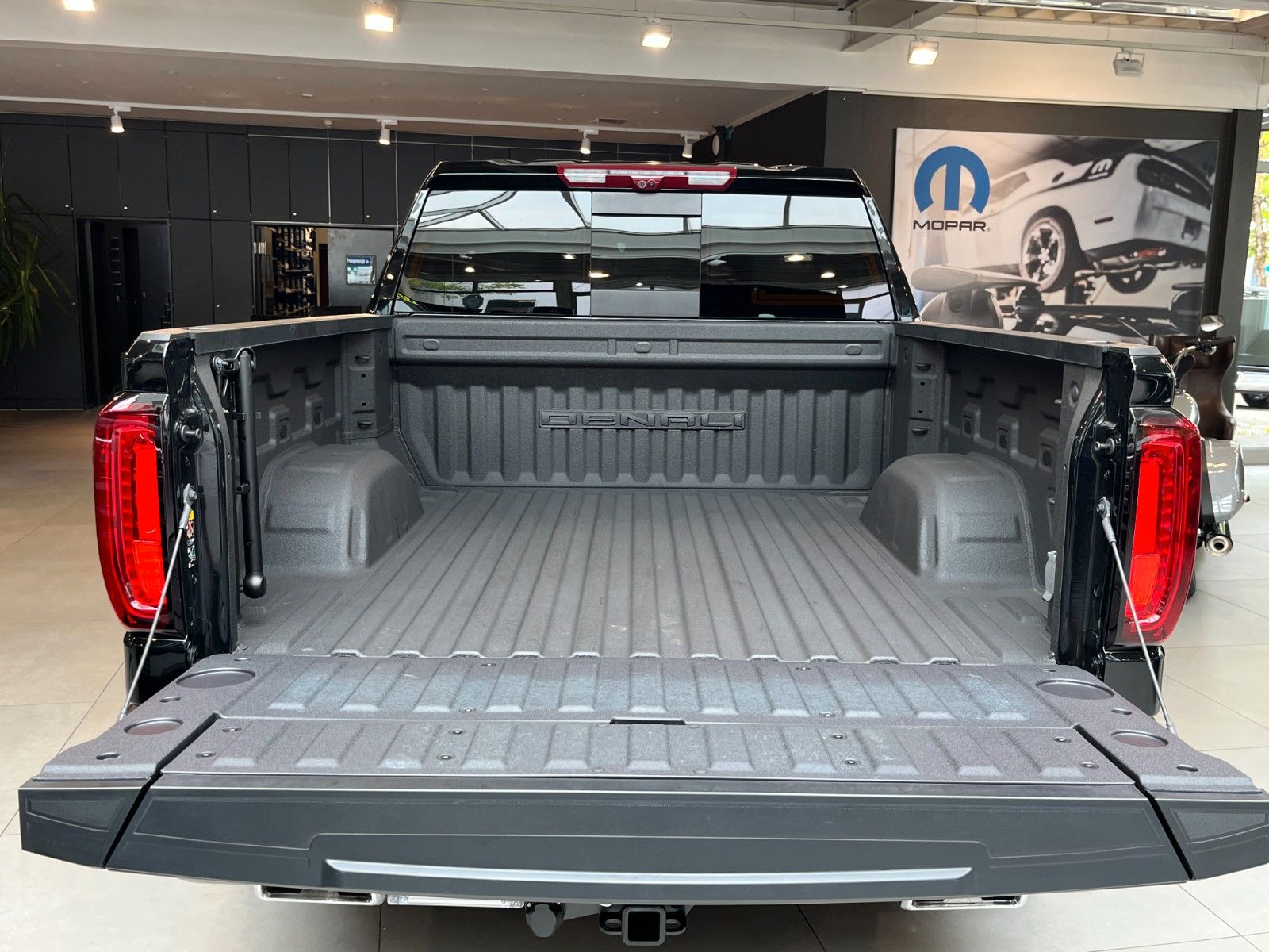 Fahrzeugabbildung GMC Sierra 1500 Denali Black 6.2 LPG*HeadUp*360°