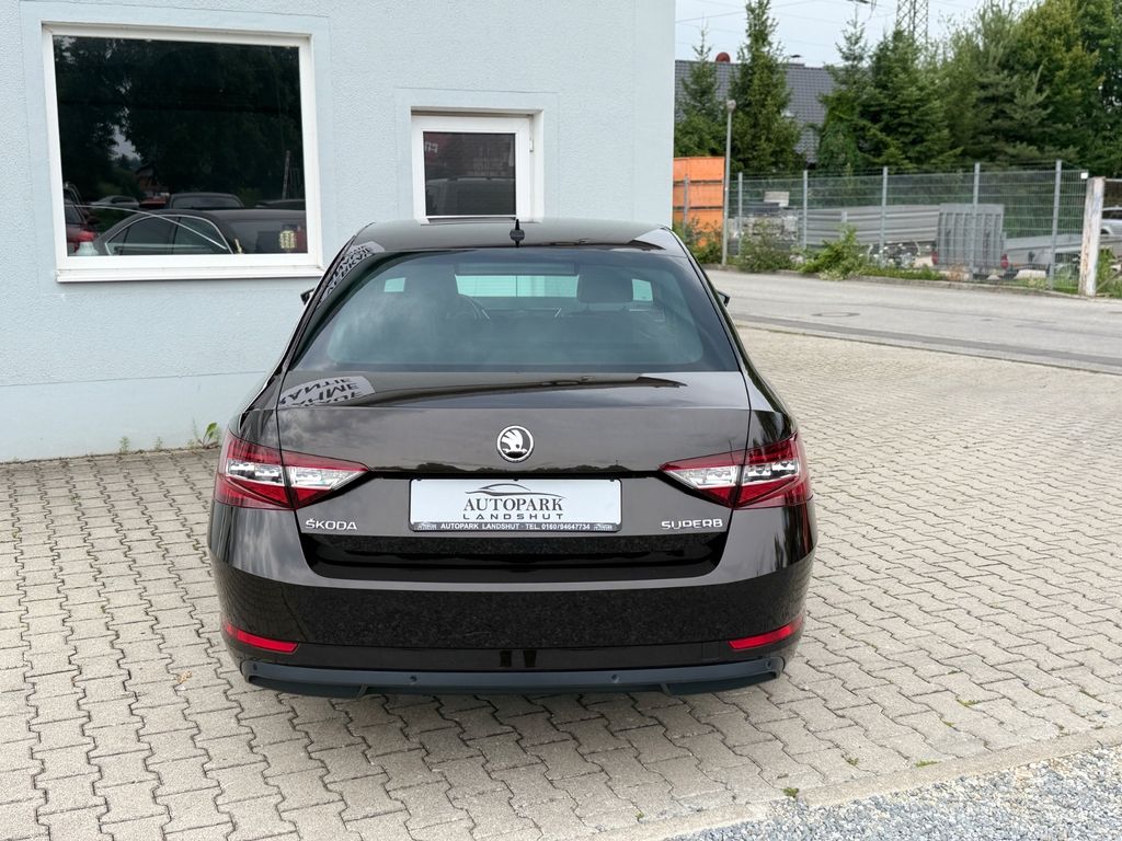 SKODA Superb – Bild 6 von 25