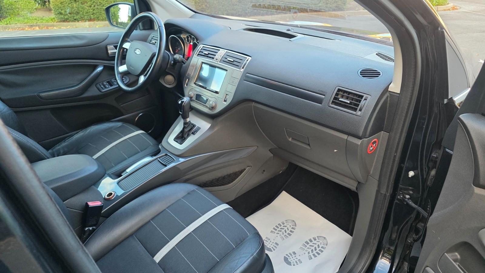 Ford Kuga Titanium 2.5 Turbo 5 cyl. 200 ch BVA 4x4 / Carnet complet / GPS / Sièges chauffants / Attelage 2,1 t