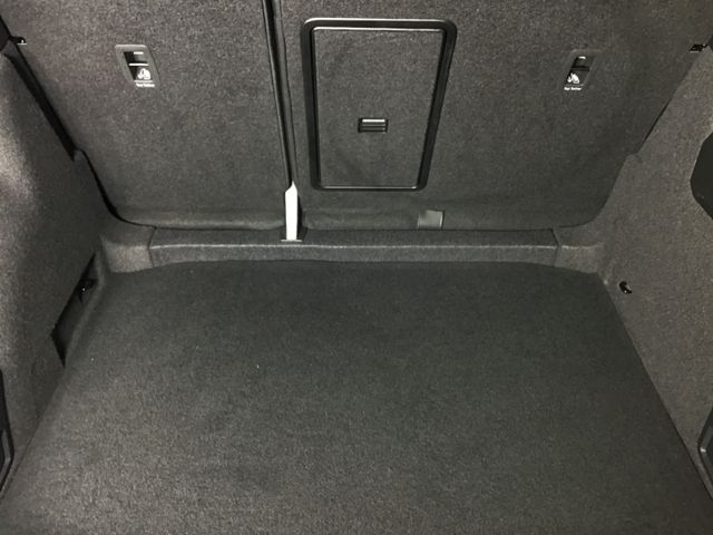 Fahrzeugabbildung Skoda Karoq Selection 1.5 TSI DSG/ACC/SmartLink/LED