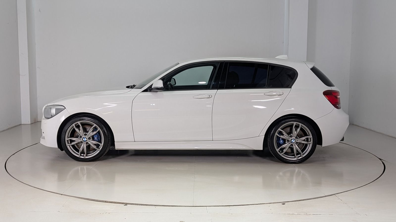 Fahrzeugabbildung BMW M135 i xDrive * Leder * Sitzhzg. * HU/AU neu