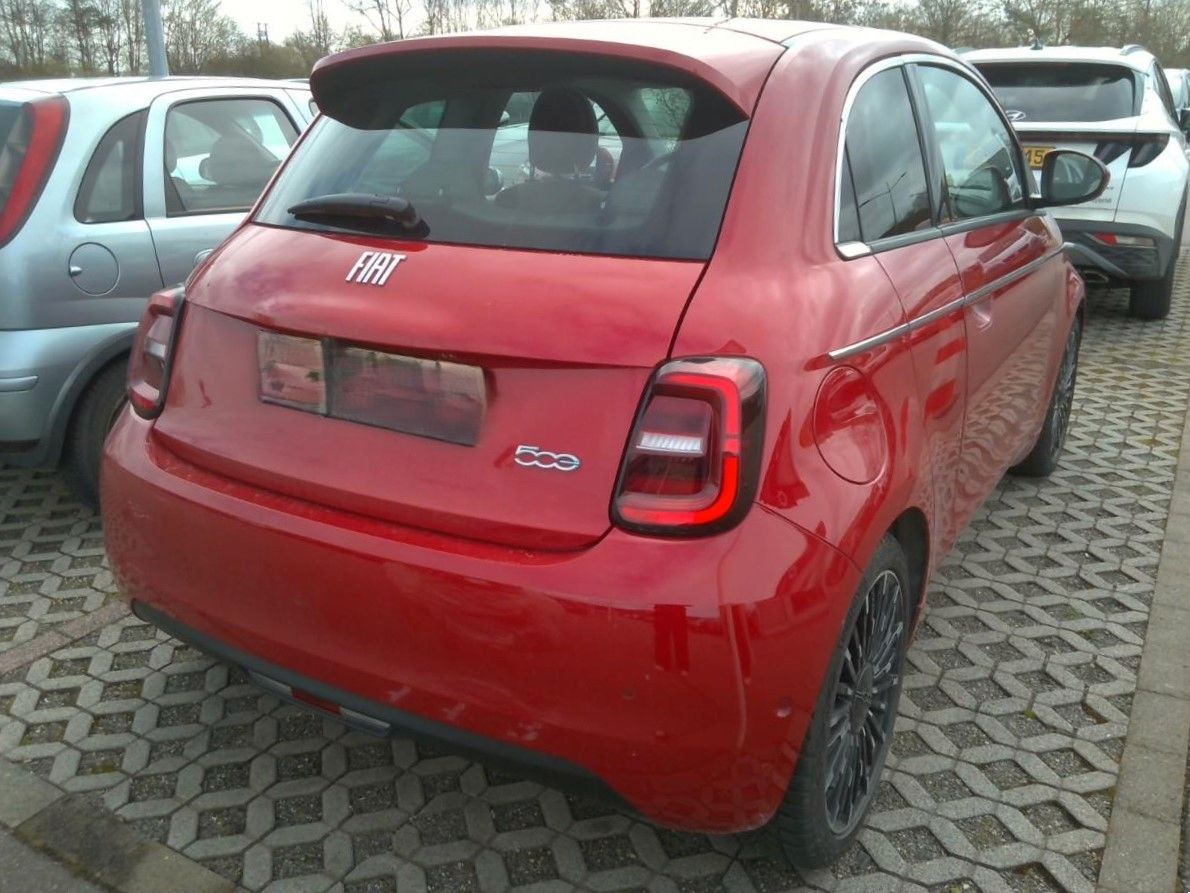 Fiat 500e LA PRIMA 3+1 42kWh/87KW 118 KAM*PANO*17 imagem 2