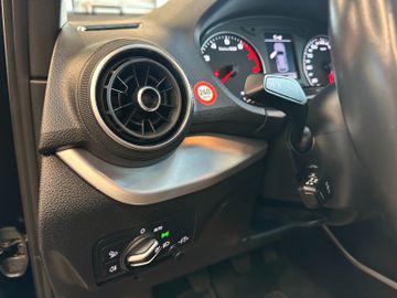 Audi Q2 30 TFSI sport *NAVI*TEMPOMAT*PDC*LED*SZHZ*