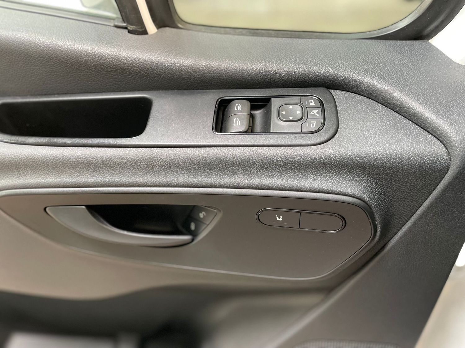 Fahrzeugabbildung Mercedes-Benz Sprinter 319CDI V6 Autm L2#Kamera#LED#ACC#AHK3,5