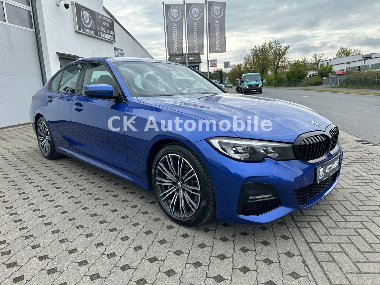 Fahrzeugabbildung BMW 330d Lim. M-Sport /Shadow-Line/Navi/Leder/LED