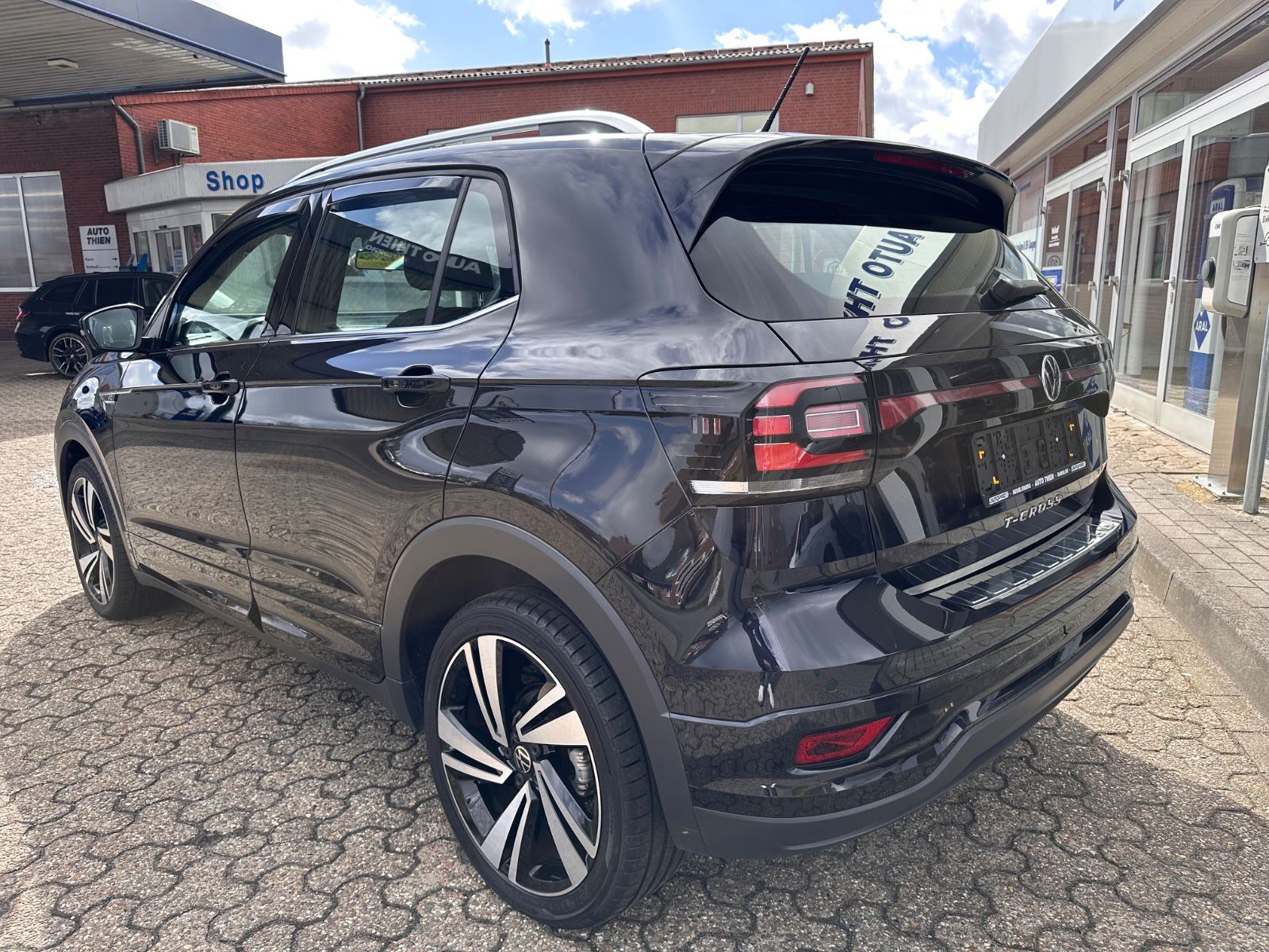 Fahrzeugabbildung Volkswagen T-Cross Style R Line 1.5 TSI DSG LED/Navi/ACC/AP