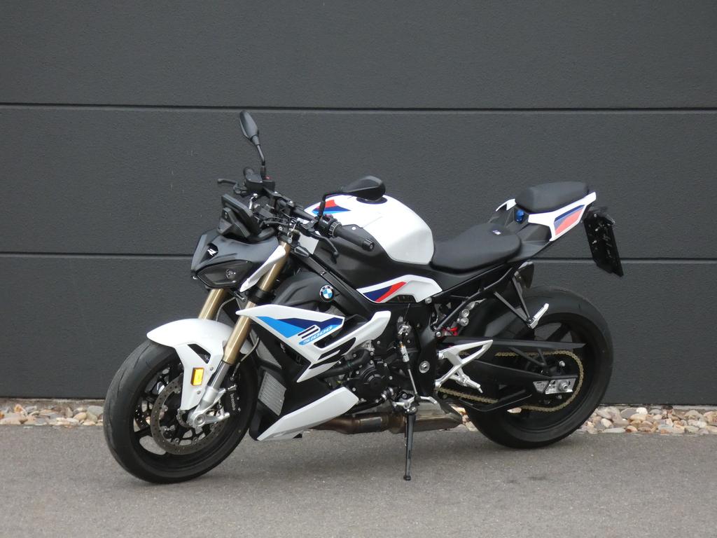 BMW S 1000 R M-Paket Schmiederäder, Akrapovic Auspuf