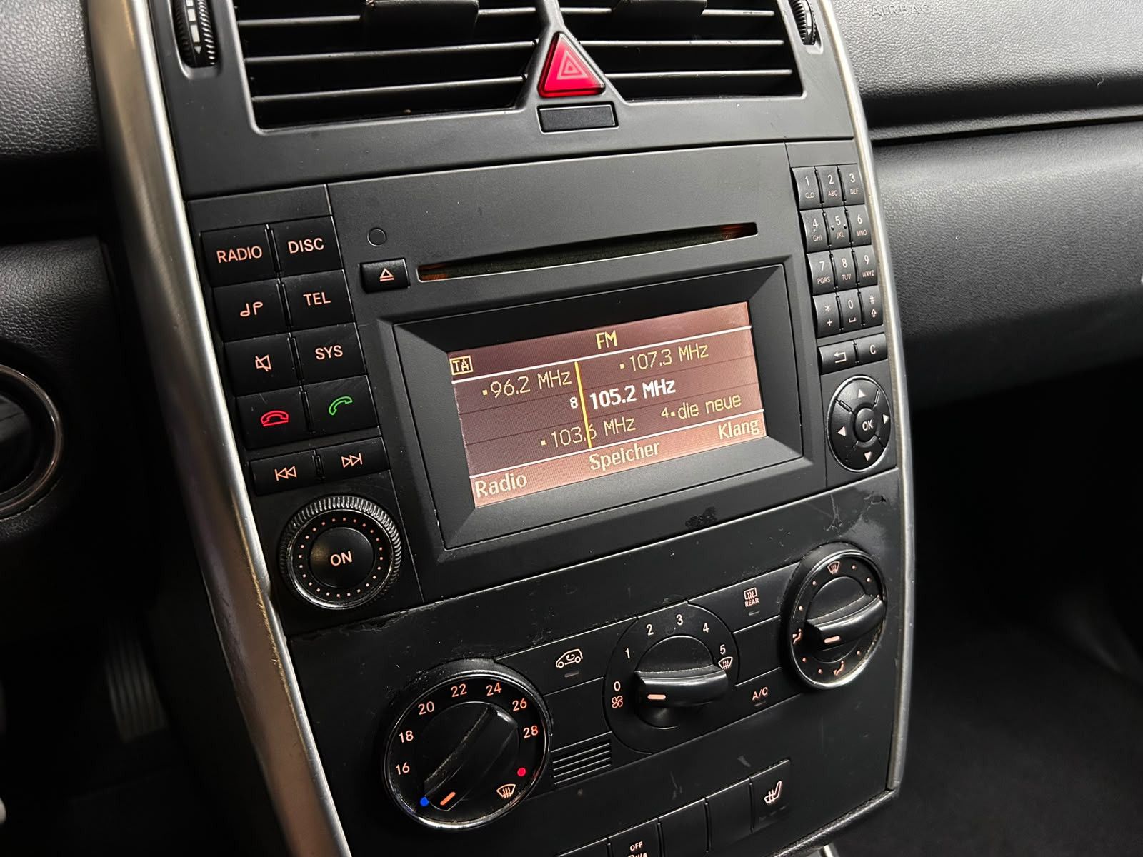 Fahrzeugabbildung Mercedes-Benz A 180 CDI Avantgarde LEDER+SHZ+PDC+TEMPO+KLIMA+