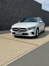 Mercedes-Benz A 200 - Mercedes-Benz 200 mit Benzin-Antrieb: Limousine