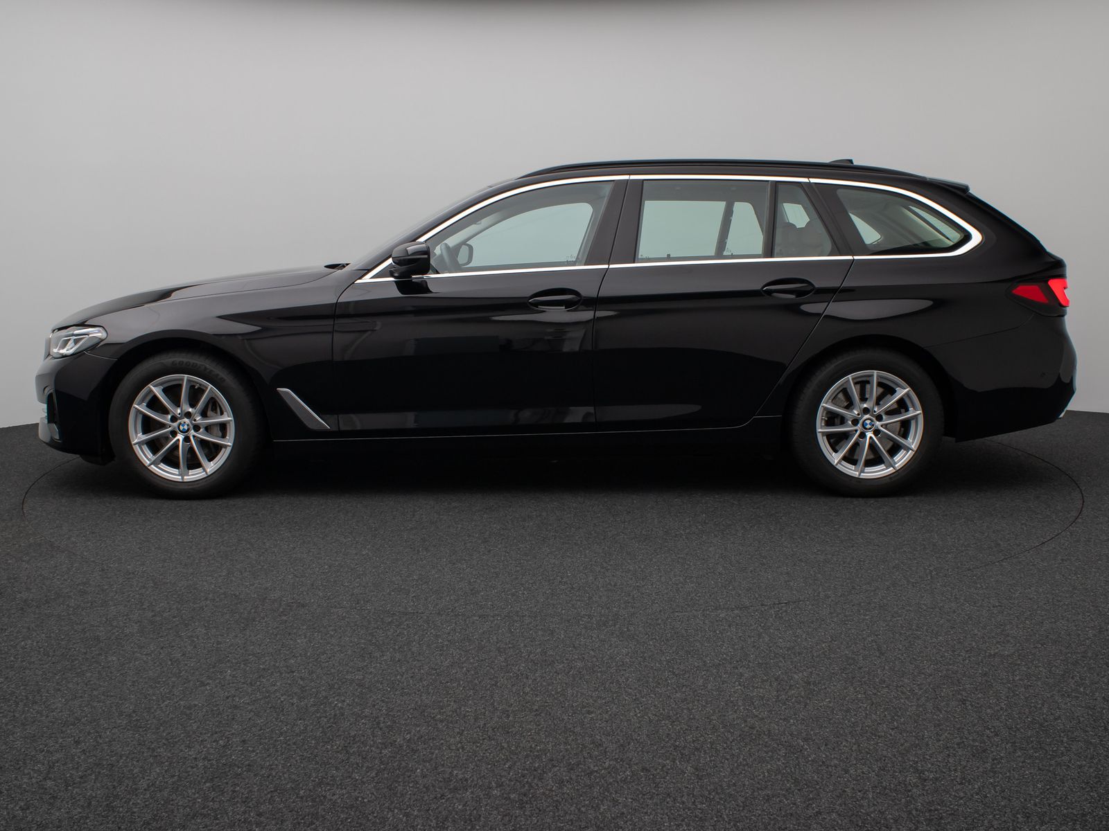 Fahrzeugabbildung BMW 540i xD Laser HUD DAB HiFi AHK Komfort Alarm