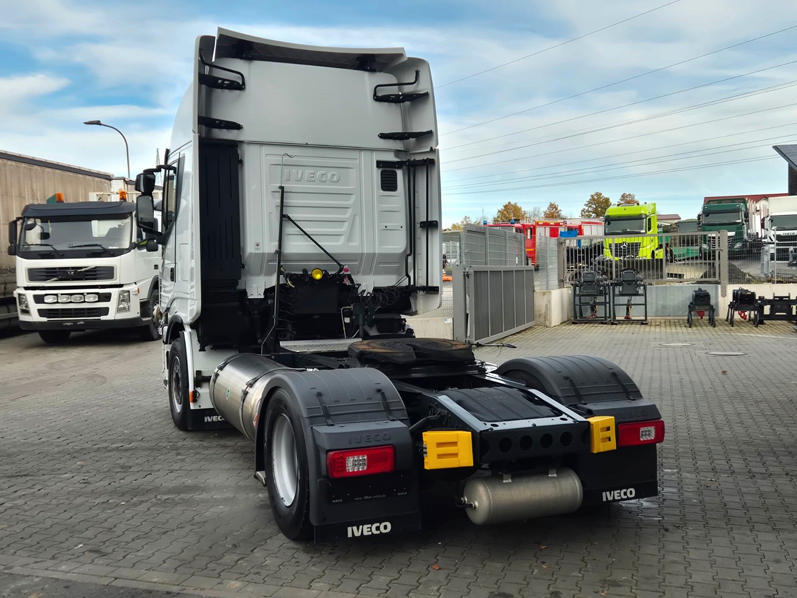 Fahrzeugabbildung Iveco Stralis 460NP LNG Standklima Xenon 3 Stück
