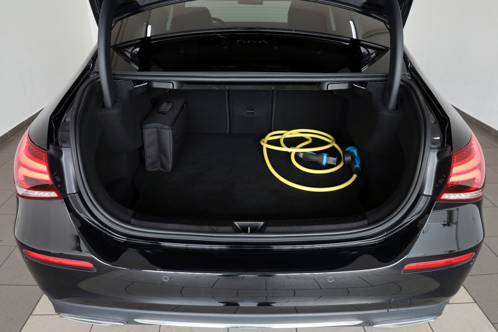 Fahrzeugabbildung Mercedes-Benz A 250 e Progressive Lim.,Leder,Navi,LED,Kamera