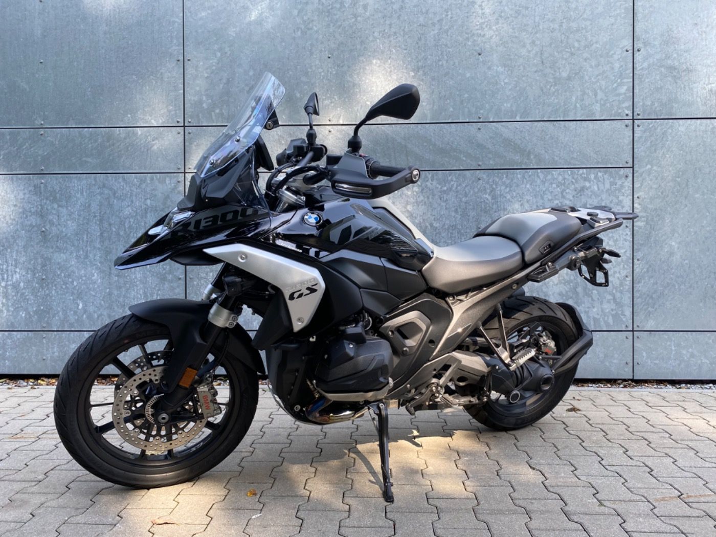 Fahrzeugabbildung BMW R 1300 GS Triple Black 3 Pakete Adaptive Fahrzeu