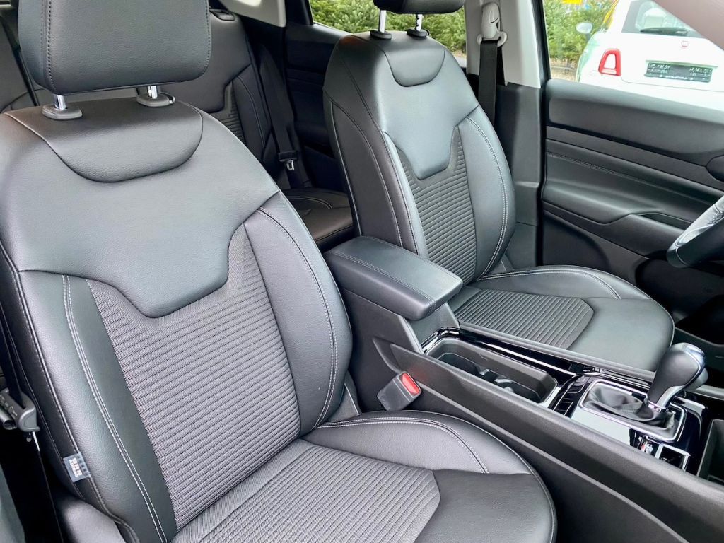 Fahrzeugabbildung Jeep Compass 1.5 Autom. Night Eagle AAC SHZ CARPLAY