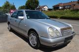 Mercedes-Benz E 240 - silberne Mercedes-Benz E 240