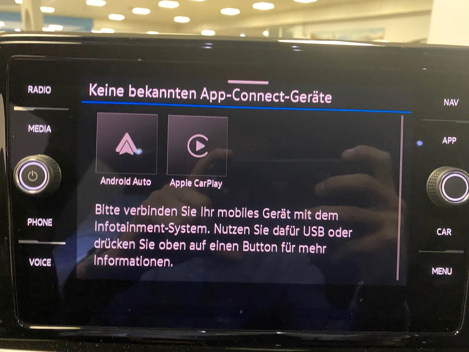 Fahrzeugabbildung Volkswagen T-Roc 1.5 TSI DSG+STYLE+PANORAMA+AHK+GARANTIE+BC