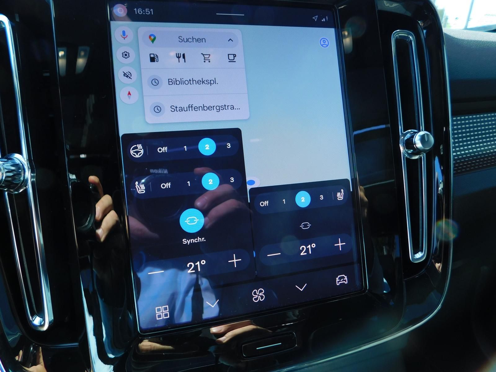 Fahrzeugabbildung Volvo XC40 B3 Plus Dark