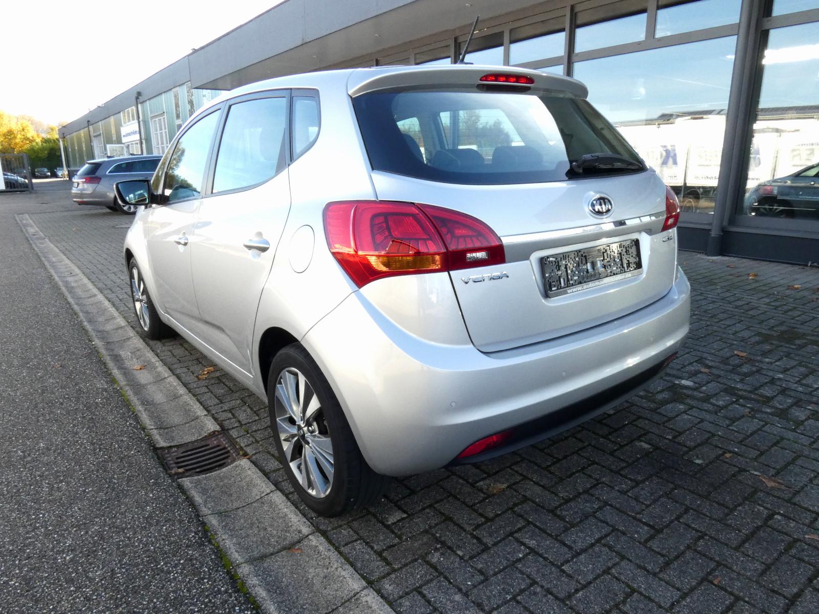Kia Venga 2015 — interior