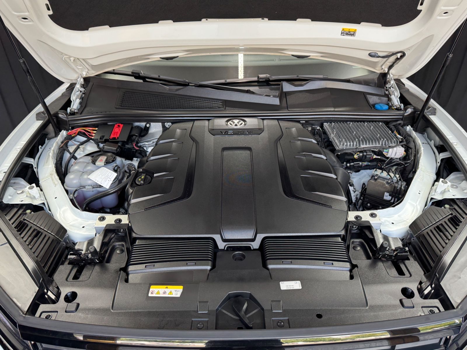 Fahrzeugabbildung Volkswagen Touareg 4.0 V8 TDI RLine|4Motion|MASSAGE|AHK|DYN