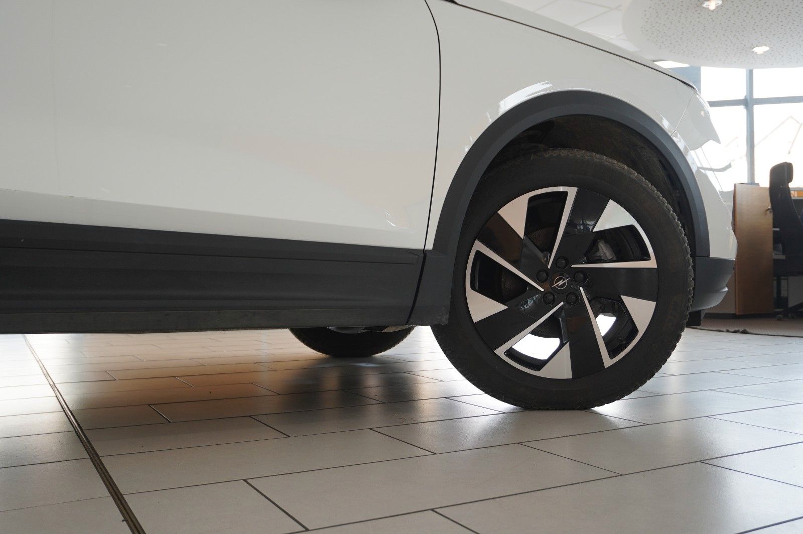 Fahrzeugabbildung Opel Grandland 1.2 48V HYBRID EDIT. NAVI/LED/KAMERA