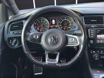Volkswagen Golf - 10