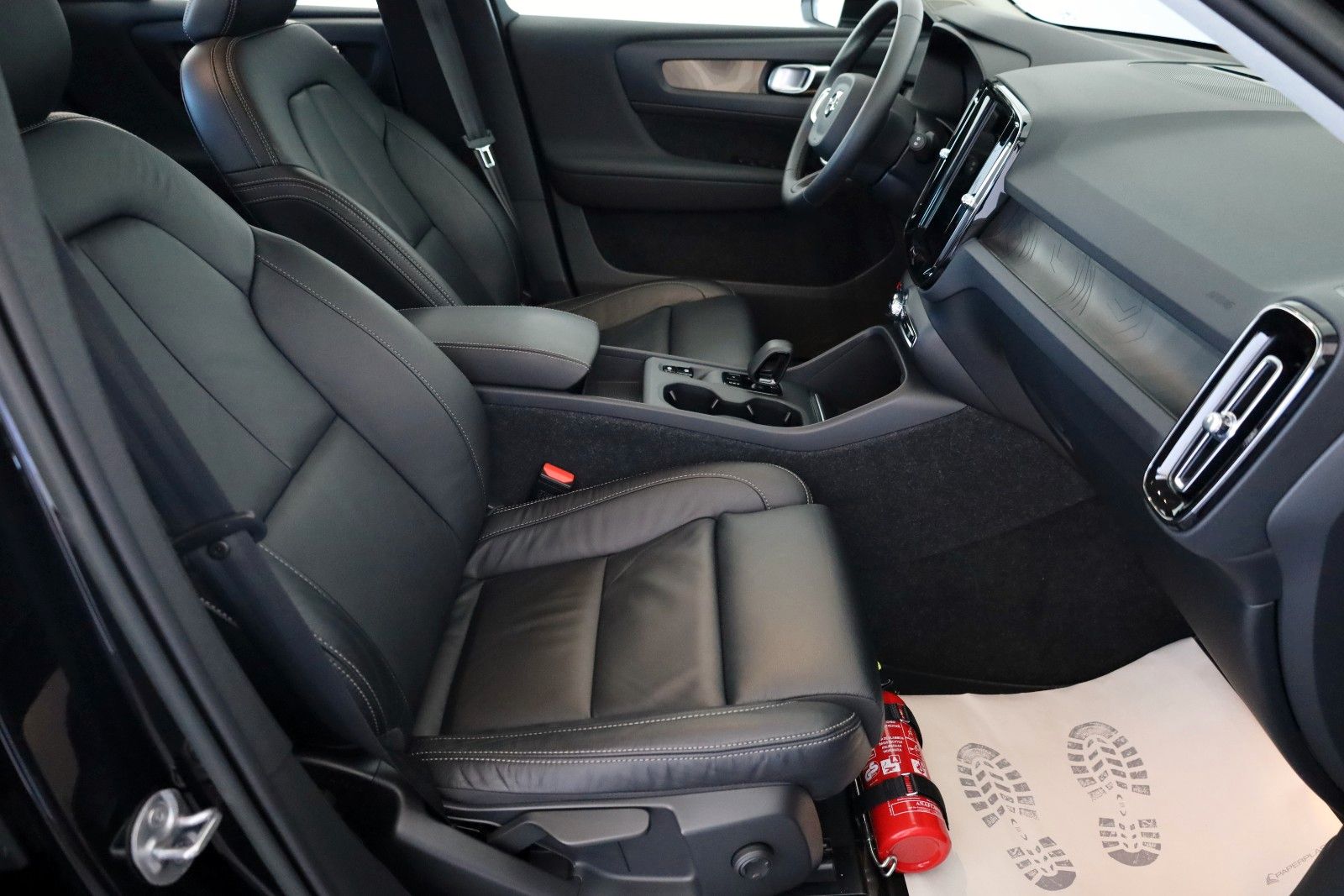 Fahrzeugabbildung Volvo XC40 Core Recharge,Leder,Navi,LED,SH,Kamera,AHK