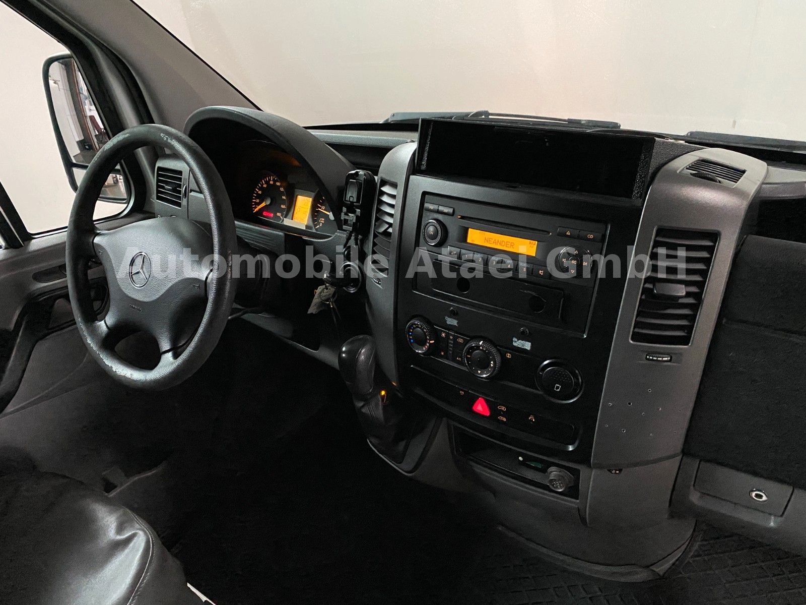 Fahrzeugabbildung Mercedes-Benz Sprinter 315 Behörde/ Camper 7-Sitze (2489)