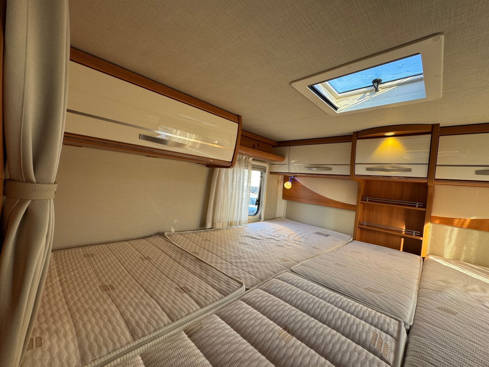 Fahrzeugabbildung HYMER / ERIBA / HYMERCAR EXSIS T 688 FIAT ALKO 2X TV SAT SOLAR AHK PANO