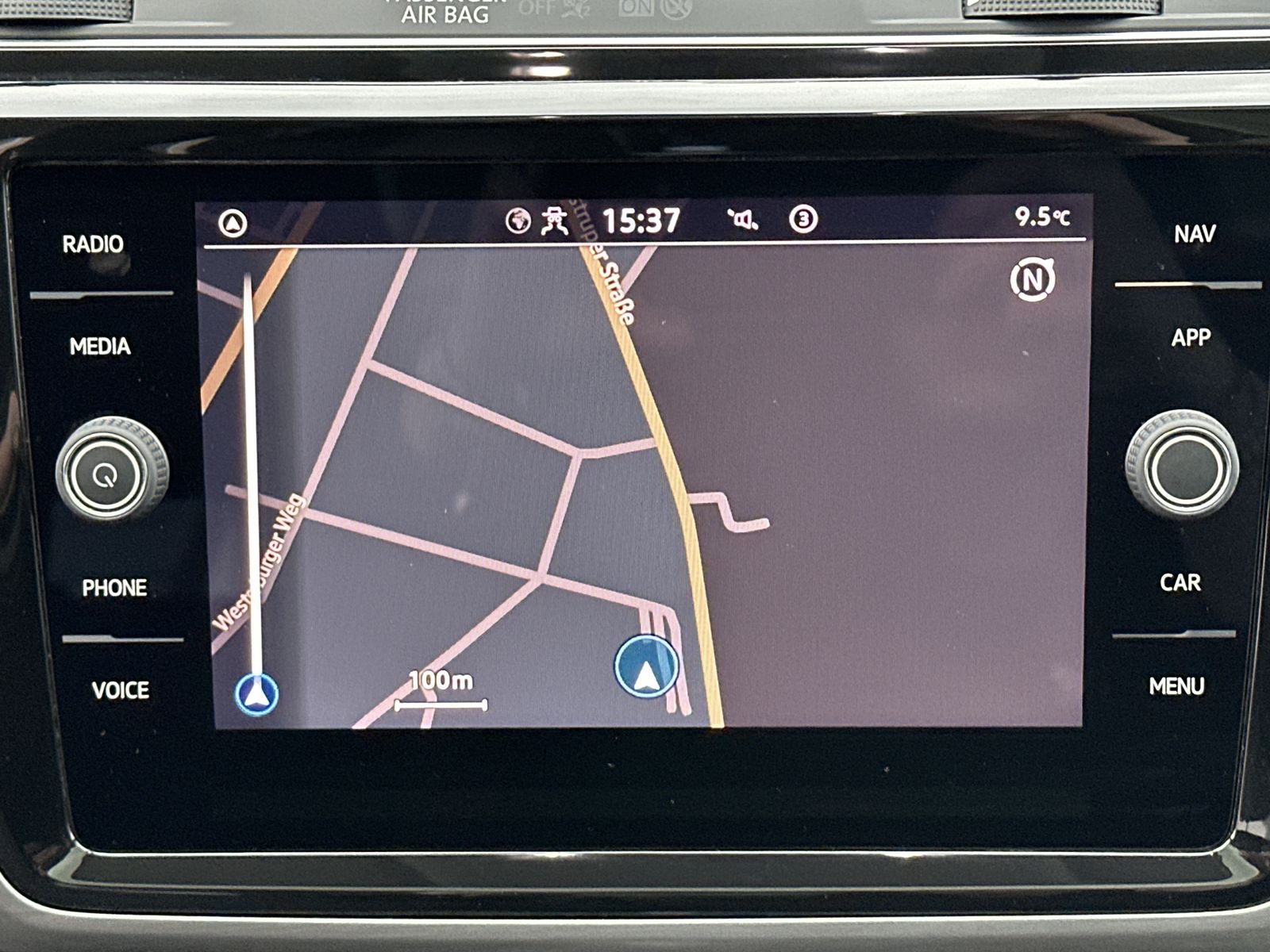 Fahrzeugabbildung Volkswagen Touran 2.0 TDI DSG Comfortline NAV+LED+ACC+PANO