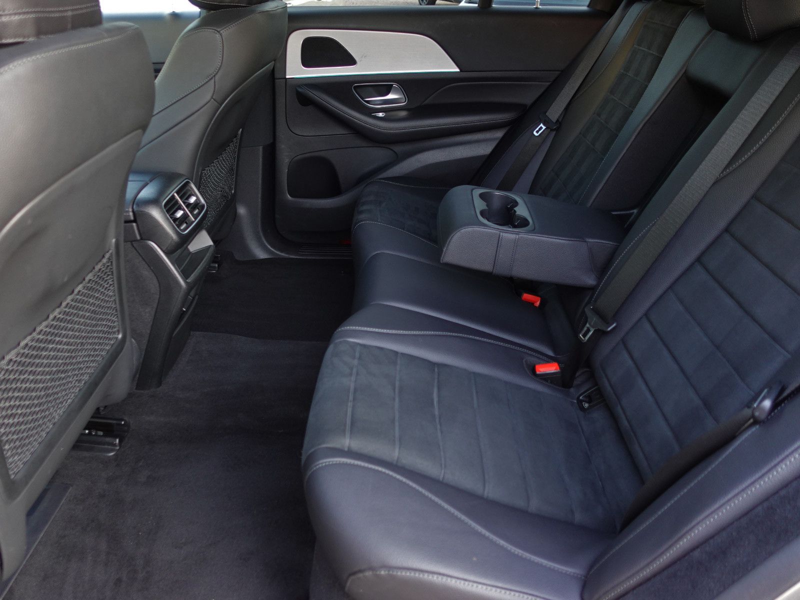Fahrzeugabbildung Mercedes-Benz GLE 300d 4MATIC 9G-Tronic AMG Line M-BEAM AHK