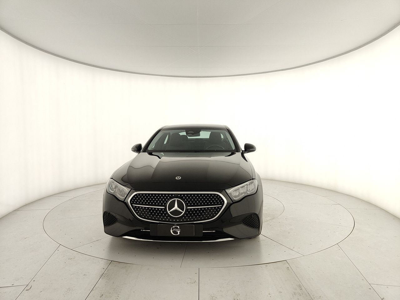Mercedes-Benz E 200 d Advanced auto imagem 2
