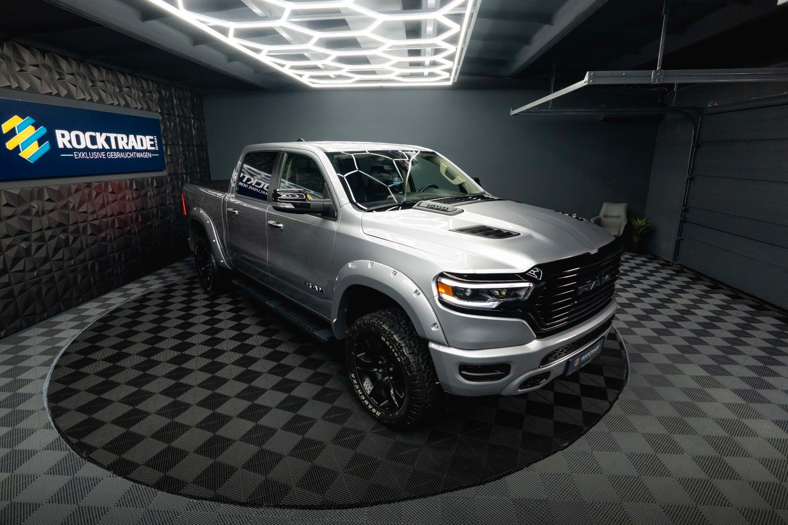 Fahrzeugabbildung Dodge RAM 5.7 V8 HEMI 4x4 LARAMIE LPG Offroad Bodylift