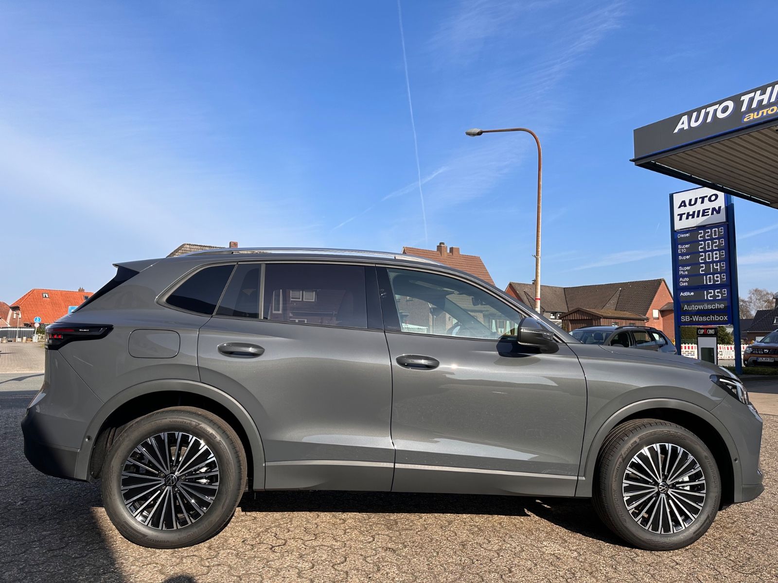 Fahrzeugabbildung Volkswagen Tiguan Life 1.5 e-Hybrid DSG ACC/APP/PDC/LED+