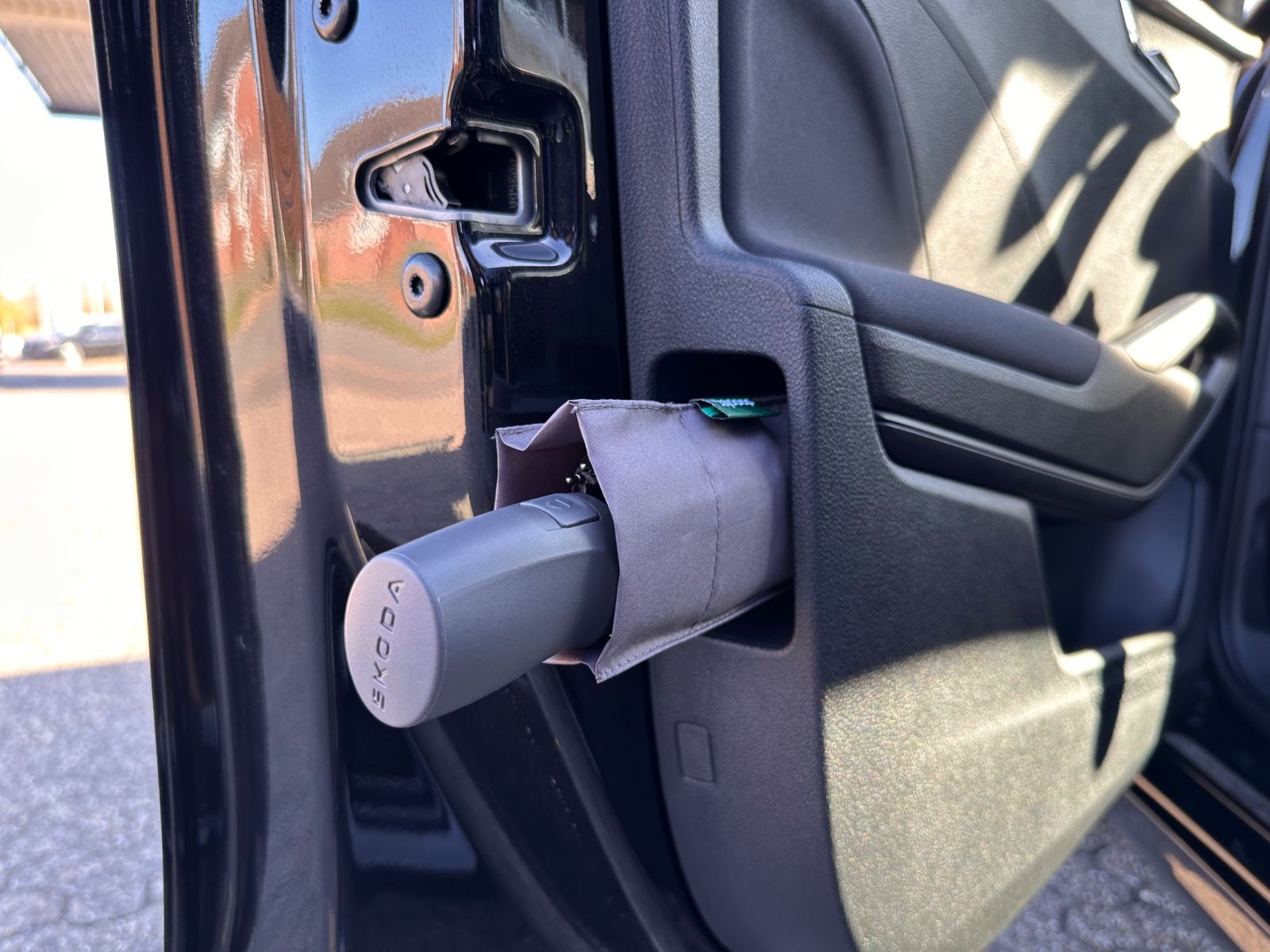 Fahrzeugabbildung SKODA Fabia 1.0 TSI DSG Selection LED/PDC/SHZG/APP/GRA