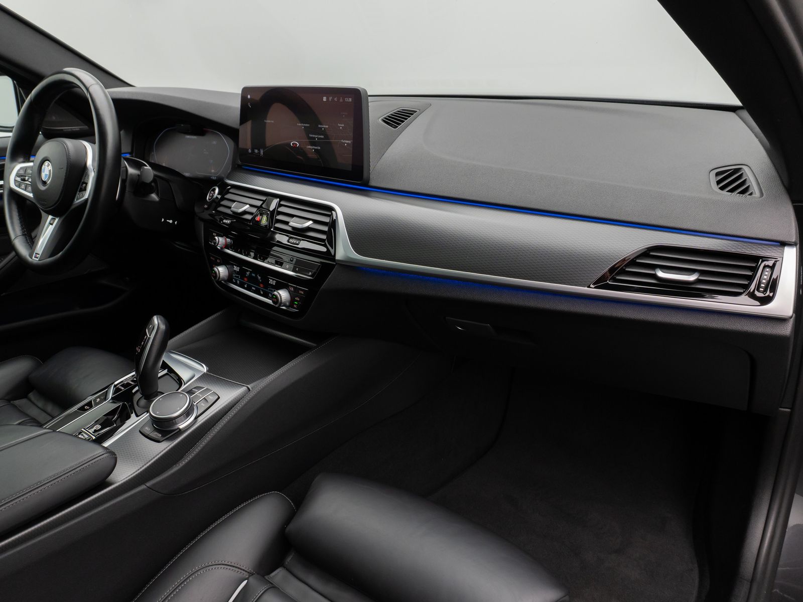Fahrzeugabbildung BMW M550i xD Laser SoftClos 360°HUD DAB H/K DisplKey